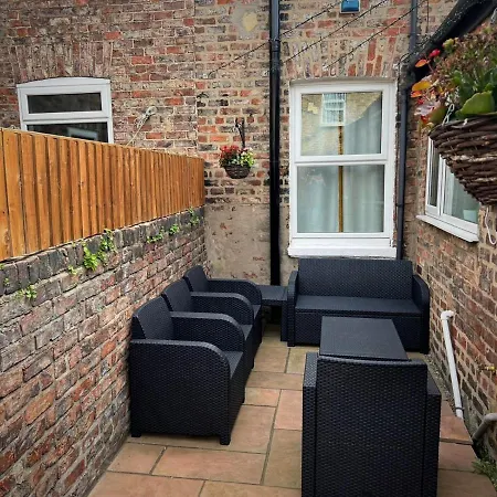 Escape 2 Unwind, Victorian Elegance - Sleeps 6 * York