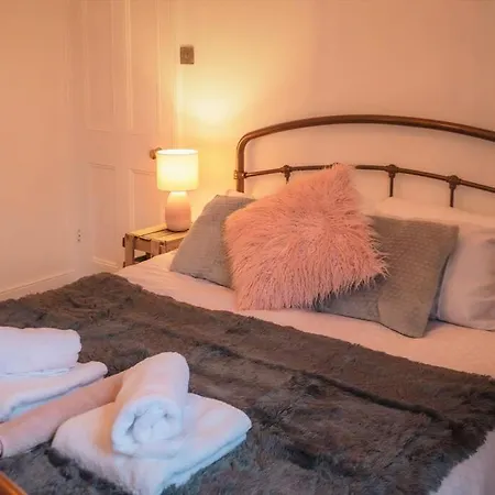 Escape 2 Unwind, Victorian Elegance - Sleeps 6